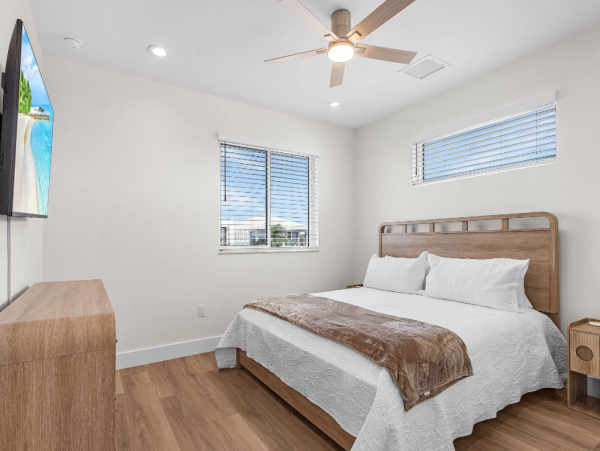 Fort Myers Beach Luxury Canal-Front Rental - 5 King Suites & Private Pool
